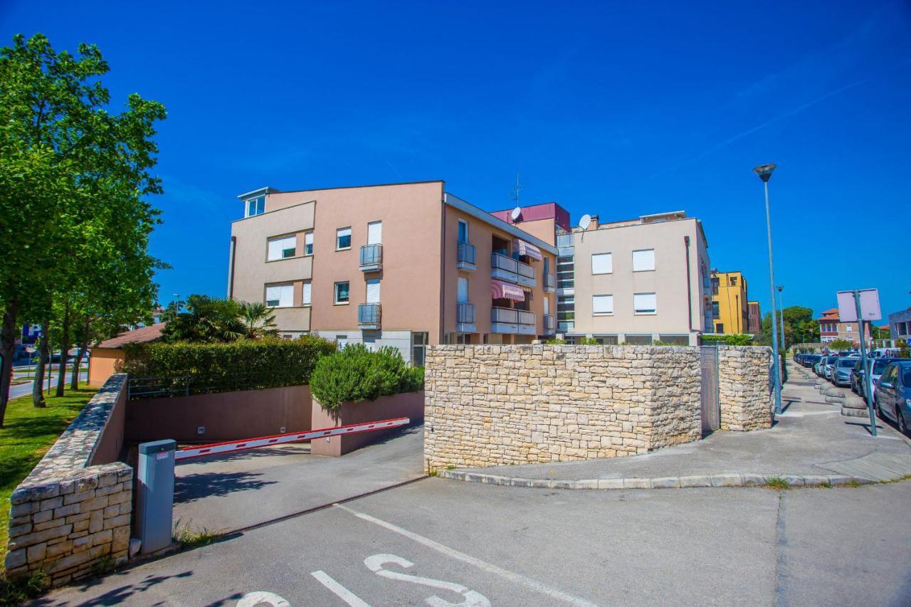 Apartment Dora Near Sea And Center With Private Garage 波雷奇 外观 照片