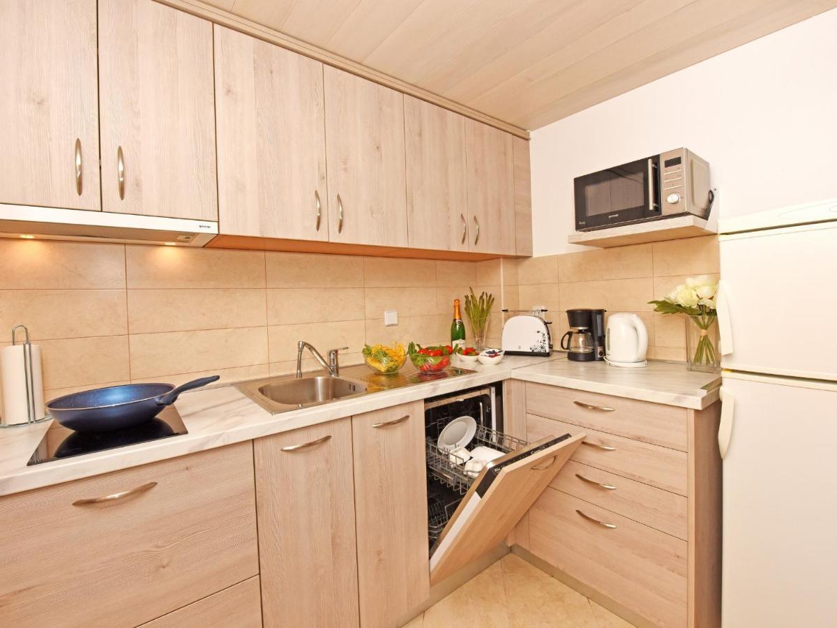 Apartment Dora Near Sea And Center With Private Garage 波雷奇 外观 照片
